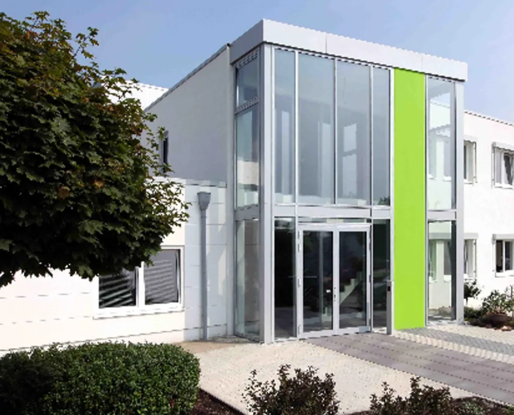 Wäscherei im Heinenkamp mit verglastem Eingangsbereich